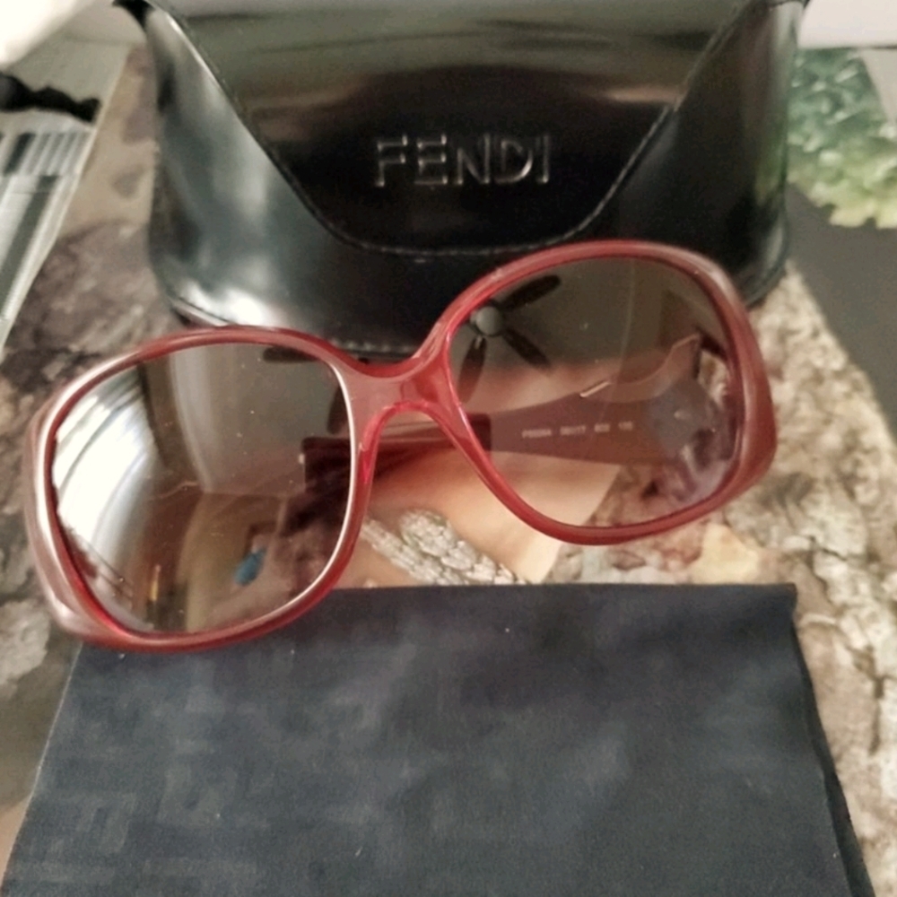Fendi Sunnies , FIRM PRICE 😎